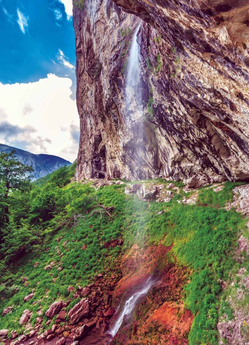 Cascada Vânturătoarea, un obiectiv de neratat pe Valea Cernei 
