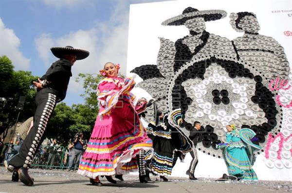 Mexic: Guadalajara intră în Guinness Book cu cel mai mare mozaic format din &quot;sombreros&quot; 