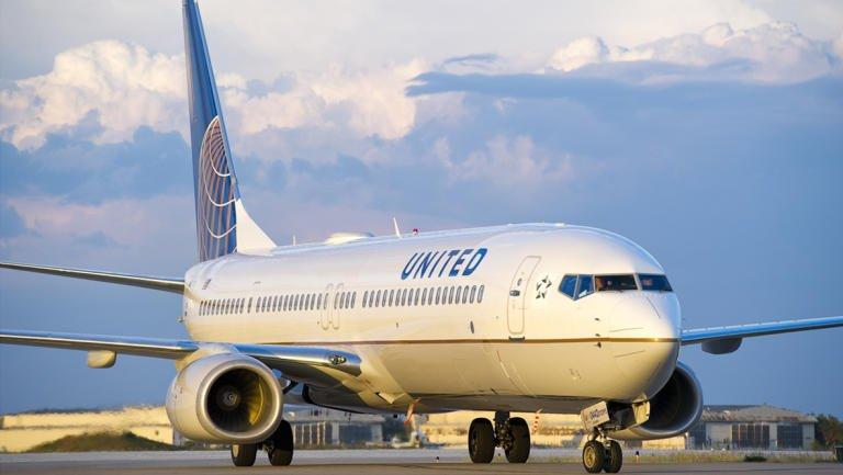 Doi piloţi ai United Airlines, reţinuţi în stare de ebrietate înainte de decolarea din Glasgow 