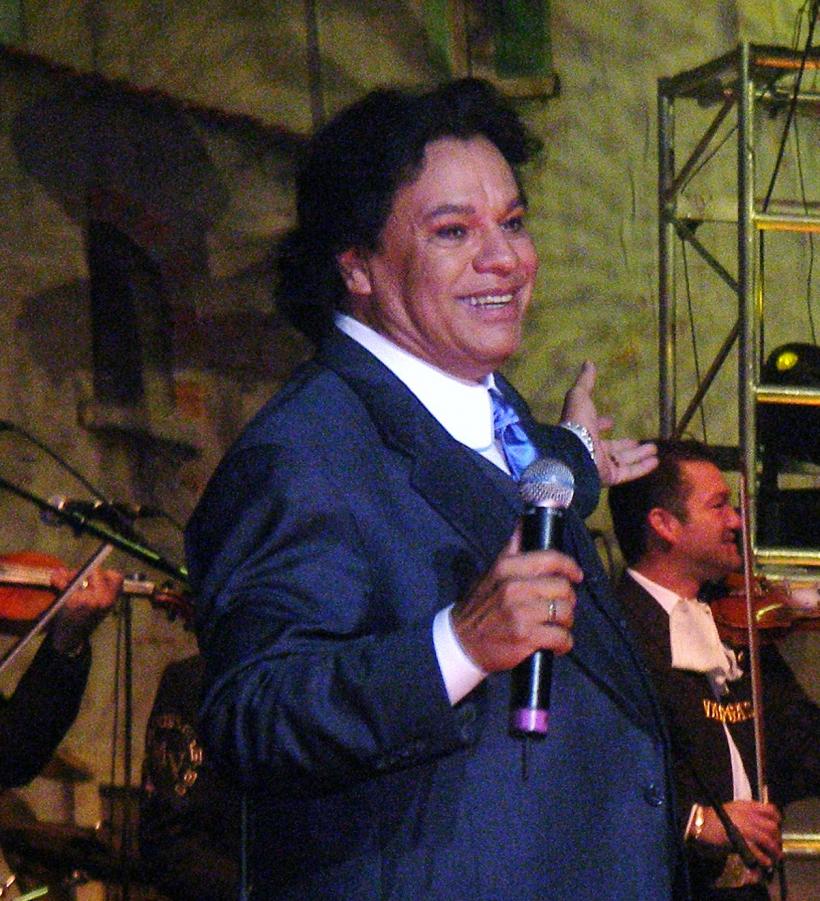 A murit Juan Gabriel, legenda muzicii ''mariachi''
