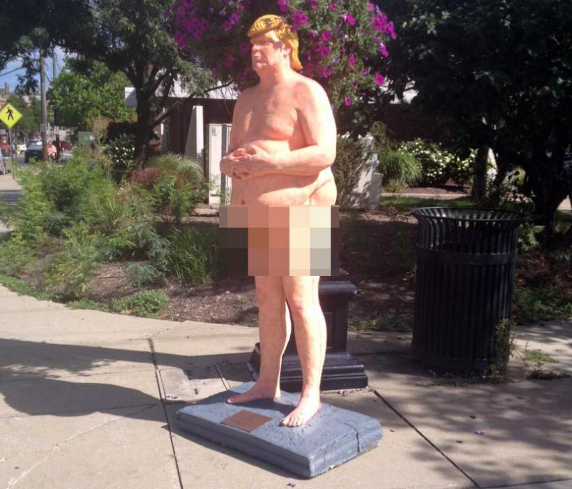 O statuie nud, în mărime naturală, a lui Donald Trump, scoasă la licitaţie 