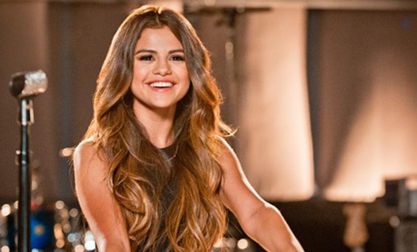 Selena Gomez, bolnavă de lupus, îşi întrerupe turneul