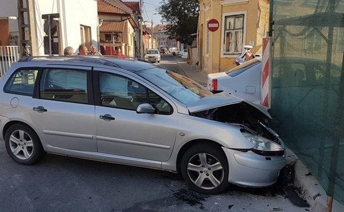 Accident rutier în Alba-Iulia soldat cu rănirea unui șofer