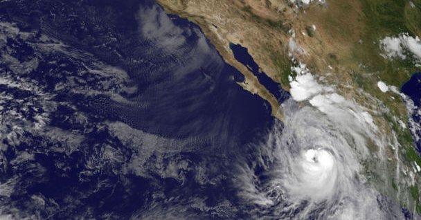 Furtuna tropicală Newton s-a transformat în uragan în apropiere de coastele Mexicului 