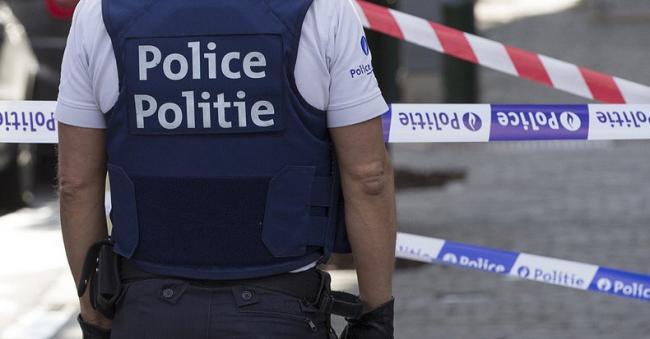 Pericol la Paris. O maşină cu butelii de gaz a fost găsită lângă Notre-Dame
