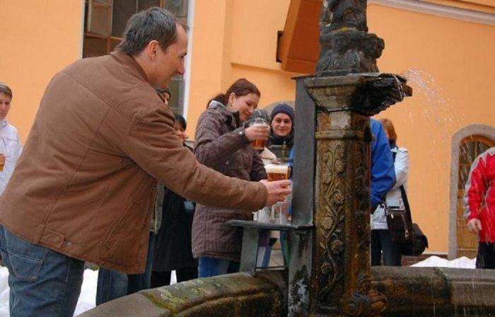 Prima fântână cu bere din Europa a fost inaugurată