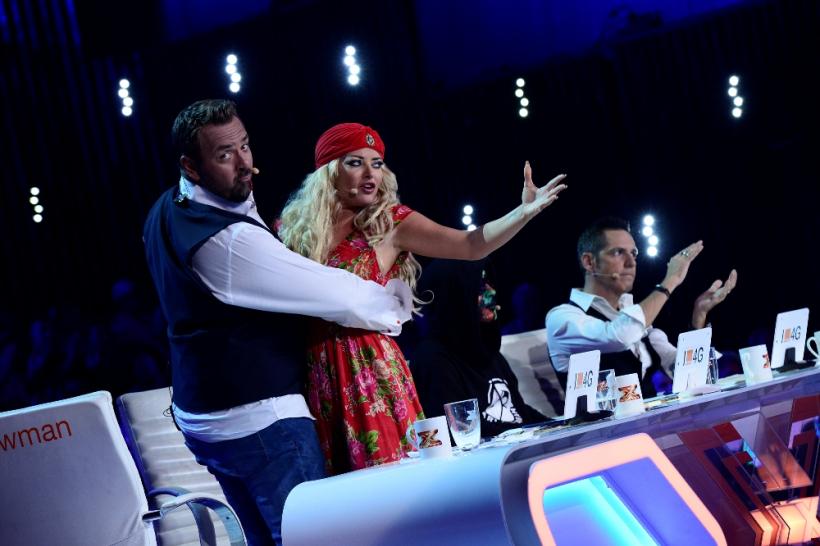 Delia abia aşteaptă startul celui de-al 6-lea sezon “X Factor”! La concurenţă cu Brenciu, Bănică jr şi Carla’s Dreams, solista ar face orice ca învingătorul să fie din tabăra ei: “Suntem prieteni, dar ne vom lupta din greu pentru marele premiu” 18548895