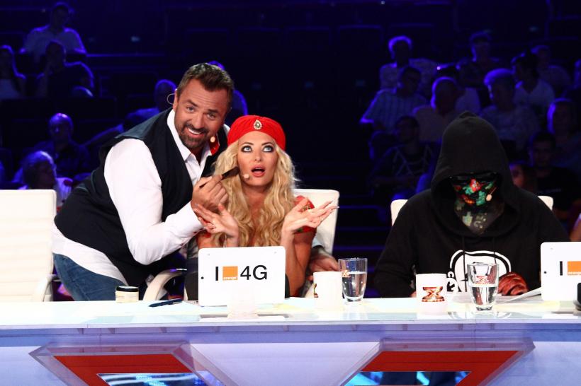 Delia abia aşteaptă startul celui de-al 6-lea sezon “X Factor”! La concurenţă cu Brenciu, Bănică jr şi Carla’s Dreams, solista ar face orice ca învingătorul să fie din tabăra ei: “Suntem prieteni, dar ne vom lupta din greu pentru marele premiu” 18548899