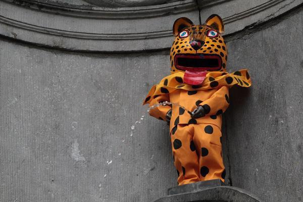 De ce celebrul Manneken Pis din Bruxelles a fost îmbrăcat joi în costum tradiţional mexican