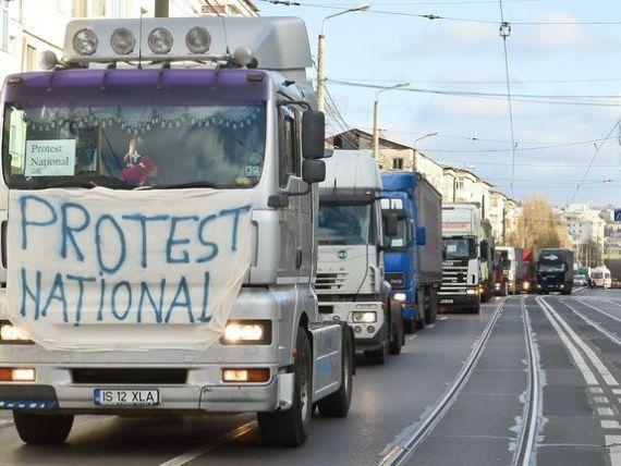 Şoferii a peste o sută de TIR-uri protestează pe DN1, între Sălişte (judeţul Sibiu) şi Cunţa (judeţul Alba) 