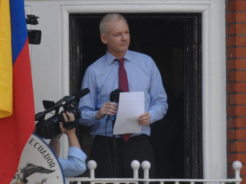 O instanţă de apel din Suedia menţine mandatul de arestare împotriva lui Assange