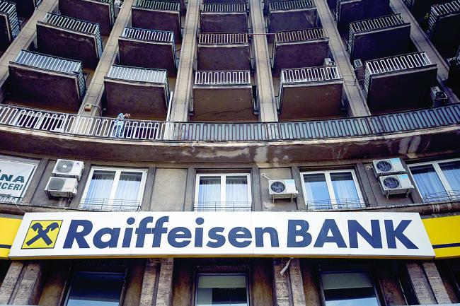 Raiffeisen Bank: Aplicaţiile de internet banking nu vor putea fi utilizate în noaptea de sâmbătă spre duminică