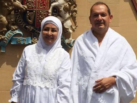 Un diplomat britanic s-a convertit la islamism și participă la pelerinajul de la Mecca