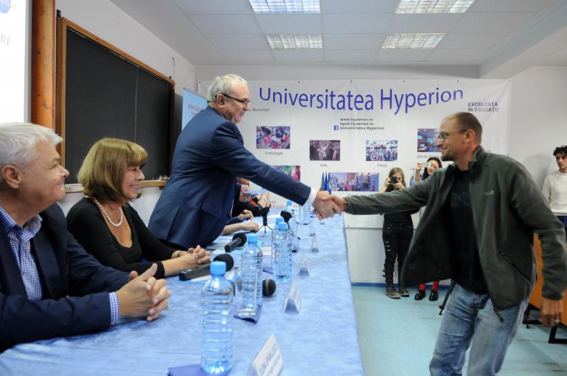 Universitatea Hyperion și-a premiat absolvenții de succes