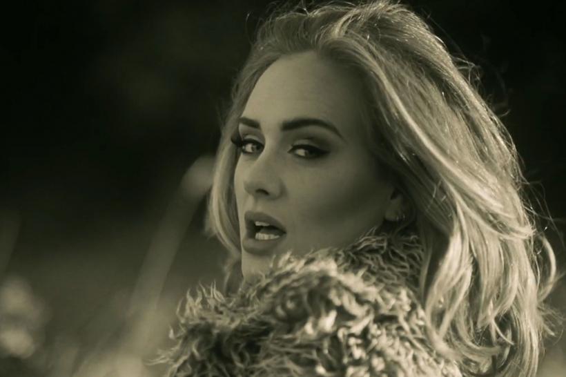 Adele se plânge că renunţarea la fumat i-a schimbat vocea... în rău