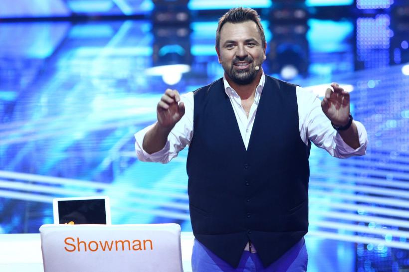 Show la X Factor. Are look de dur, e plin de tatuaje, poartă cercei, dar e... postas 18550436