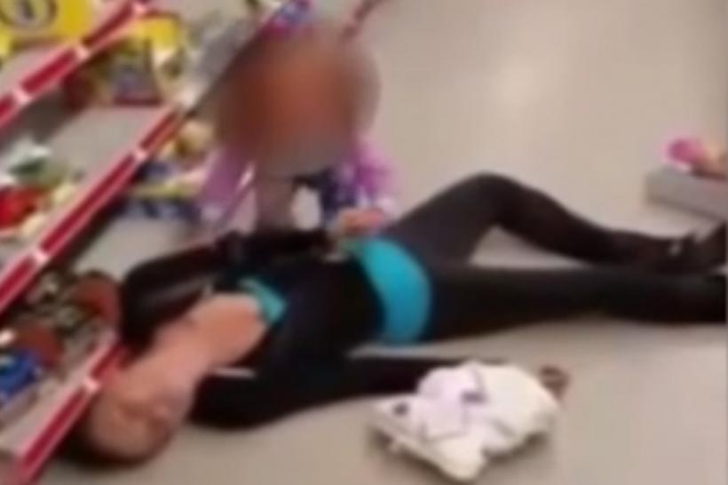 Un video cu femeie leșinată din cauza drogurilor, lângă copilul de 2 ani, șochează lumea