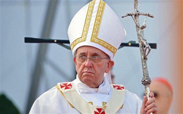 Papa Francisc: Jurnalismul care răspândeşte teama şi bârfele este o formă de ''terorism''