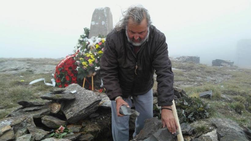 Comemorarea victimelor de acum un secol distrusă cu ciocanul de un extremist macedonean