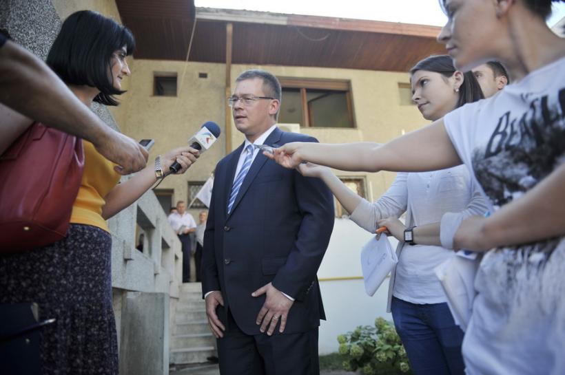 Preşedintele Iohannis a acceptat demisia lui Ungureanu; conducerea SIE - asigurată de Silviu Predoiu