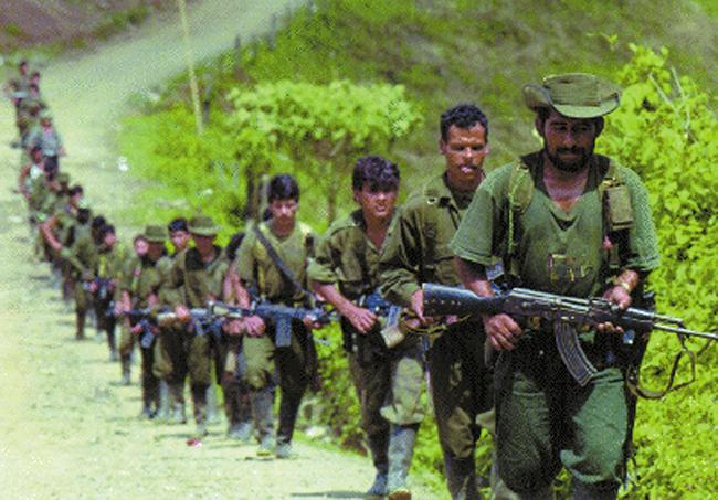 Rebelii FARC şi preşedintele Columbiei au semnat un acord istoric după 52 de ani de conflicte sângeroase