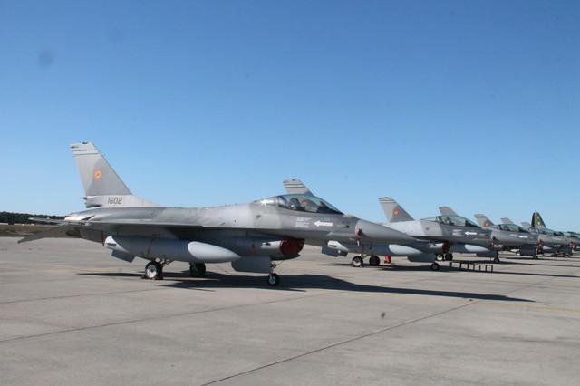 Motoc: Achiziţia de F-16, o investiţie majoră în creşterea capacităţii de apărare a României