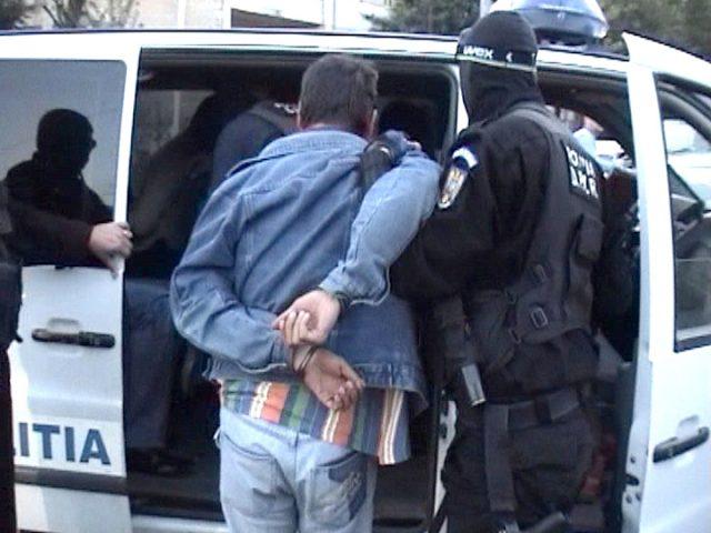 Mureş: Liderul unei grupări sectante, bănuită de trafic de minori, arestat preventiv 