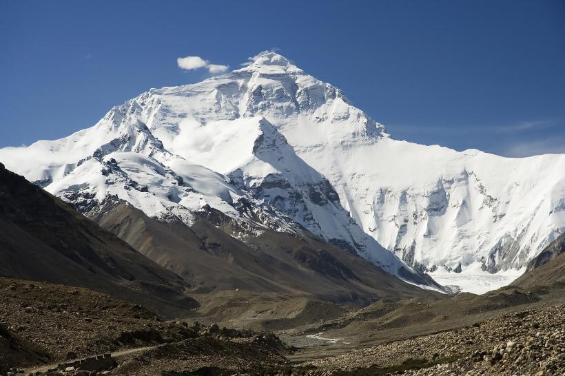 Un alpinist clujean a atins un vârf de peste 8 000 de metri din Himalaya
