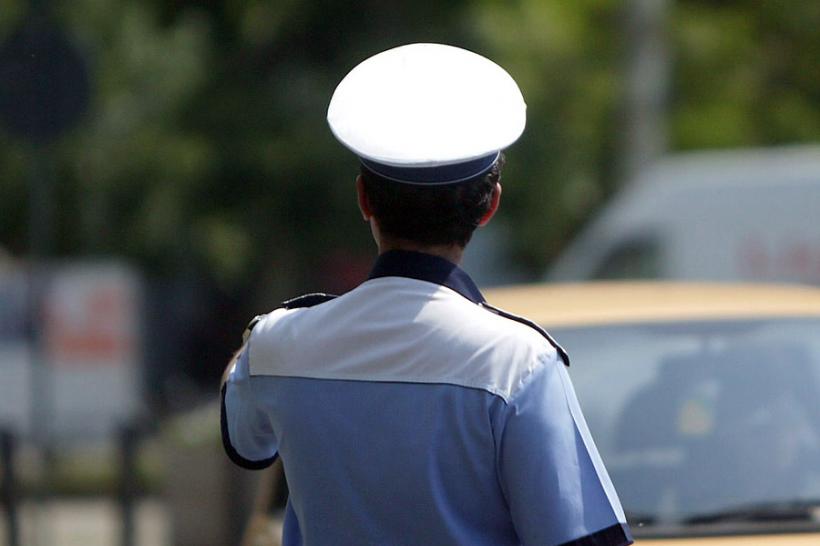 Sălaj: Octogenar surprins de poliţişti şofând fără permis