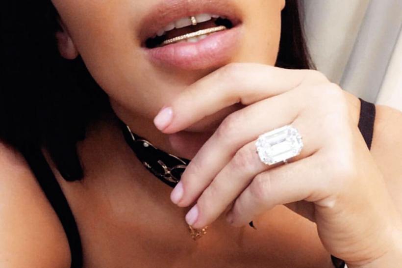 Kim Kardashian a fost jefuită după ce hoţii i-ar fi văzut bijuteriile pe reţelele de social media 