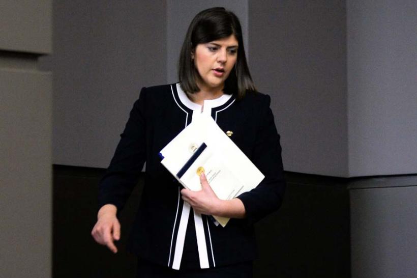 Ce explicații dă Universitatea de Vest în legătură cu scandalul lucrării de doctorat a Laurei Codruța Kovesi