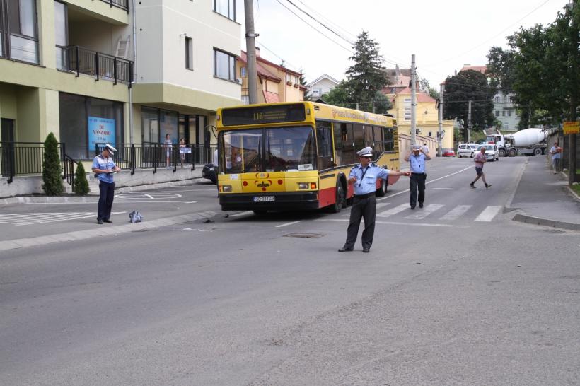 Șicanări în traficul din Sibiu terminate cu scene violente între un șofer de autobuz și un procuror