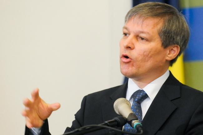 Dacian Cioloş: Adoptăm o ordonanţă care modifică legile pentru decontarea navetei elevilor 