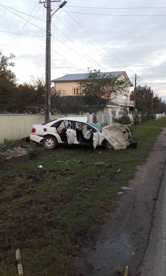 Accident TERIBIL în Focșani. Un adolescent de 16 ani a MURIT, după ce a intrat cu mașina într-un stâlp