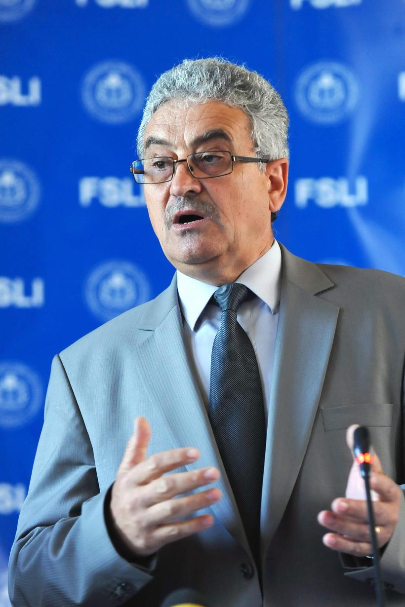 Directorii de școli sunt evaluați de analfabeți 18552838