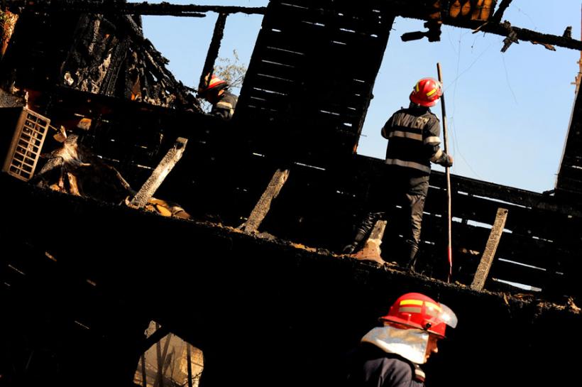 Două persoane au murit într-un incendiu de locuinţă la Caracal 