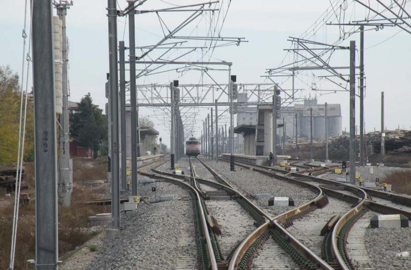 Lucrări pentru creşterea vitezei de circulaţie pe calea ferată, între Strehaia şi Ciochiuţa 