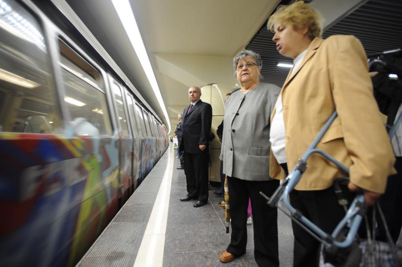 Metrorex susţine că funcţionează la capacitate maximă, la orele de vârf; 60 de trenuri sunt în circulaţie pe întreaga reţea de metrou