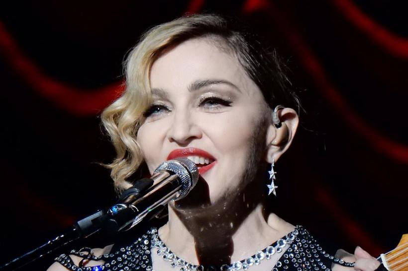 Madonna face o promisiune sexuală celor care o vor vota pe Hillary Clinton