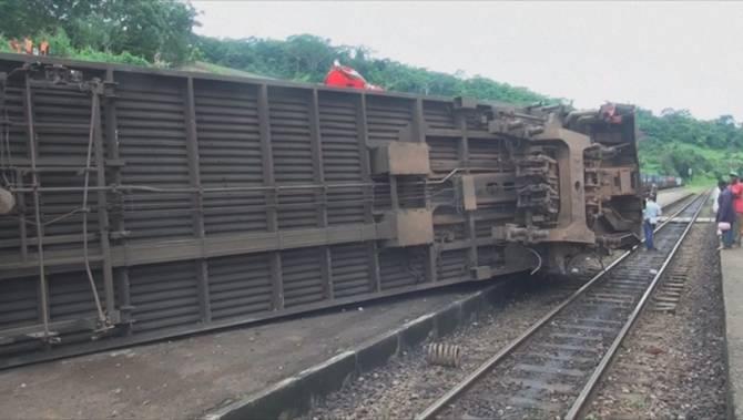 UPDATE Accident TERIBIL feroviar. Cel putin 55 de persoane au MURIT, iar alte aproape 600 au fost rănite în urma deraierii unui tren de călători