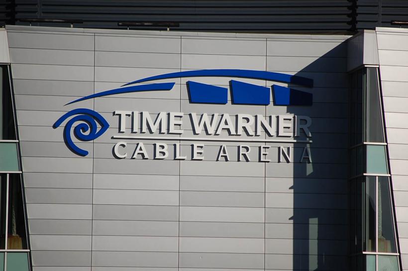 Gigantul media Time Warner va fi cumpărat de compania AT &amp; T
