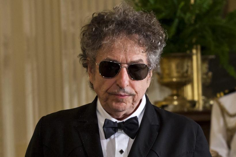 Bob Dylan, „obrăznicit” pentru că se ascunde de Nobel