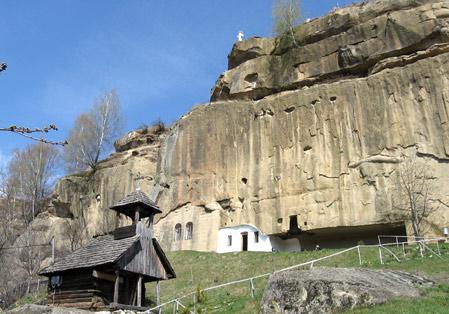 Descoperă România: Mănăstirea Corbii de Piatră, Argeş