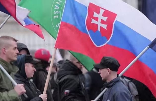 Slovacia interzice prin lege patrulele de extremă dreaptă anti-romi din trenuri