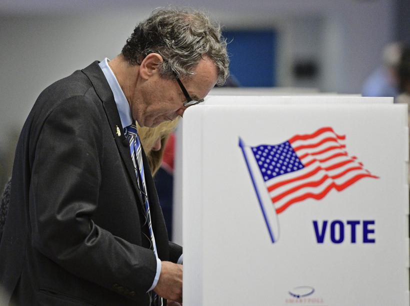 Morții votează și în Statele Unite. Alți americani votează dublu, de ani de zile 