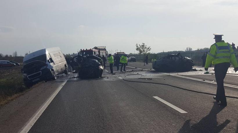 VIDEO. Accident tragic lângă Giurgiu, pe DN 5: Impact frontal între 2 maşini cu GPL; 4 victime carbonizate 