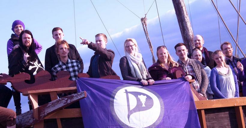 Premierul Islandei îşi anunţă demisia după ce Partidul Piraţilor a câştigat 10 locuri în Parlament