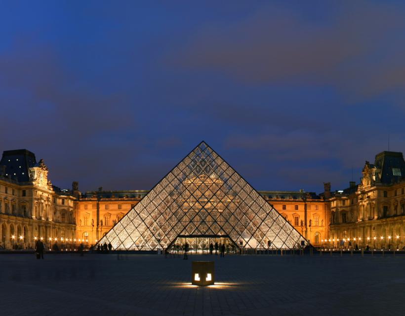 Hollande propune ca Muzeul Luvru să găzduiască patrimoniul ameninţat din Siria şi Irak