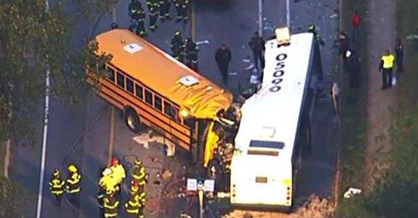 SUA - 6 morţi în urma coliziunii între un autobuz scolar şi unul de transport în comun