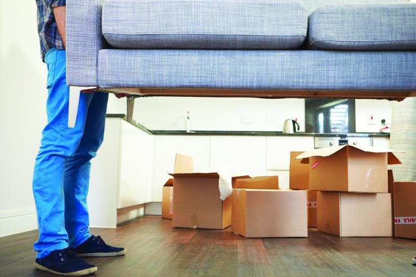 Aberații legale: bunicii, obligați să încaseze chirie de la nepoți 18555183